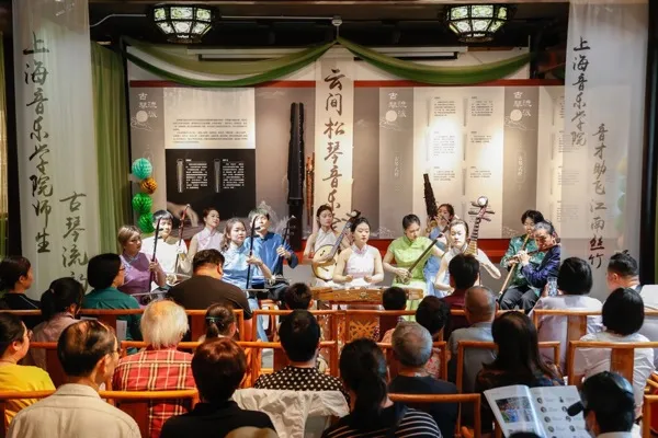 Songjiang Qin School has new development, and intangible cultural heritage performances are staged in the garden of a century-old house