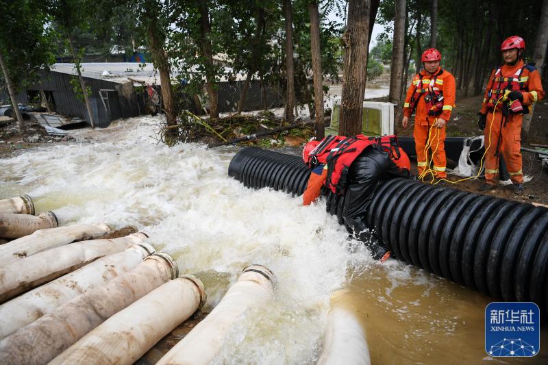 Xinhua full media+desilting, disinfection and sterilization, waterlogging drainage... Zhuozhou, Hebei, carried out post disaster restoration work. August 6th | Baita Village, Diaowo Town, Zhuozhou City, Hebei Province | Xinhua News Agency+