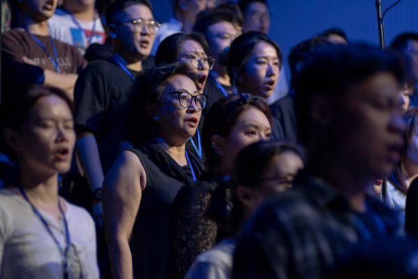 这群学生、律师、教师、金融人一起唱音乐剧,上海之歌③|16岁至61岁