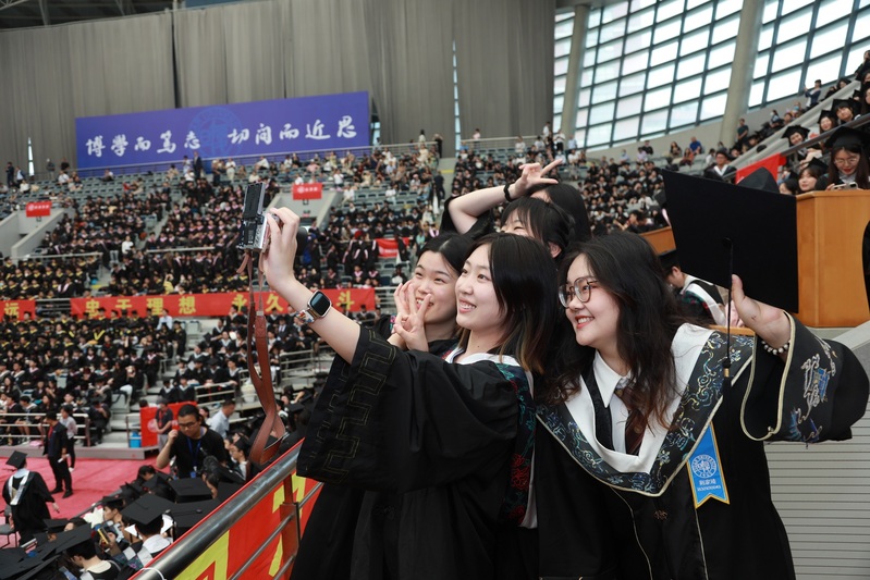 Expanding the boundaries of life and climbing the summit, Fudan President Jin Li delivered a message at the graduation ceremony: Refuse to lie flat on Fudan University | Fudan | Summit