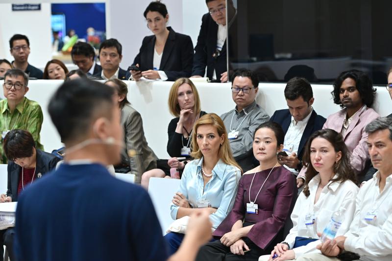 Xinhua All Media+Summer Davos Forum: Guests Exchange and Communication to Promote Cooperation Attendees | Nature | Forum