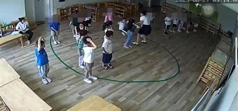 山西晋城通报“多名孩子在幼儿园被暴力推倒”：涉事教师已辞退孩子|老师|幼儿园