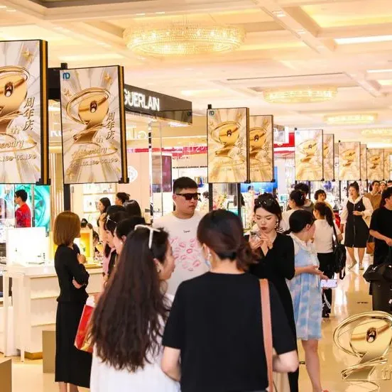 Half-day sales exceeded 110 million yuan, New World Daimaru Department Store launched store celebration to support Shanghai's "May 5th Shopping Festival"