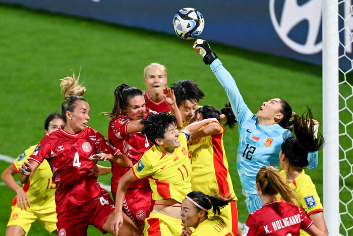 China's women's football team lost 0-1 to Denmark in the opening match of the World Cup, making it difficult for Denmark to start