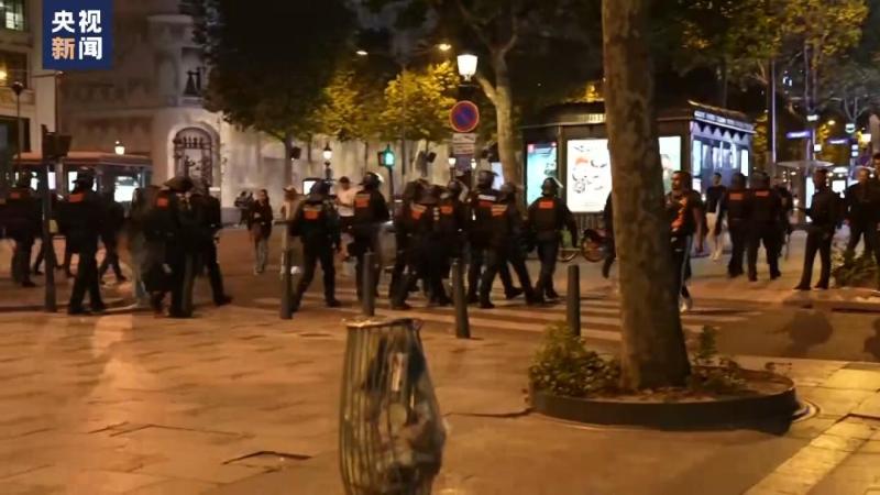 The average age is only 17 years old, and about 3200 people have been arrested in the French riots. The É lys é e Palace | Minister of the Interior | France