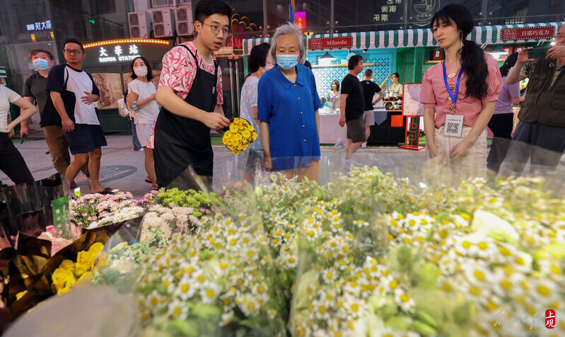 The "Dahua Night Alley", which gathers food, markets, entertainment, and beautiful scenery, has opened its streets, adding a unique feature of night life to Baoshan | Landmark | Food