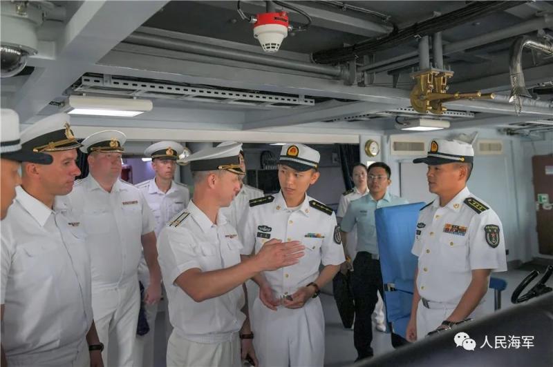 Warm communication! Chinese and Russian officers and soldiers visit each other for warship technology exchange | Professional | Officers and soldiers