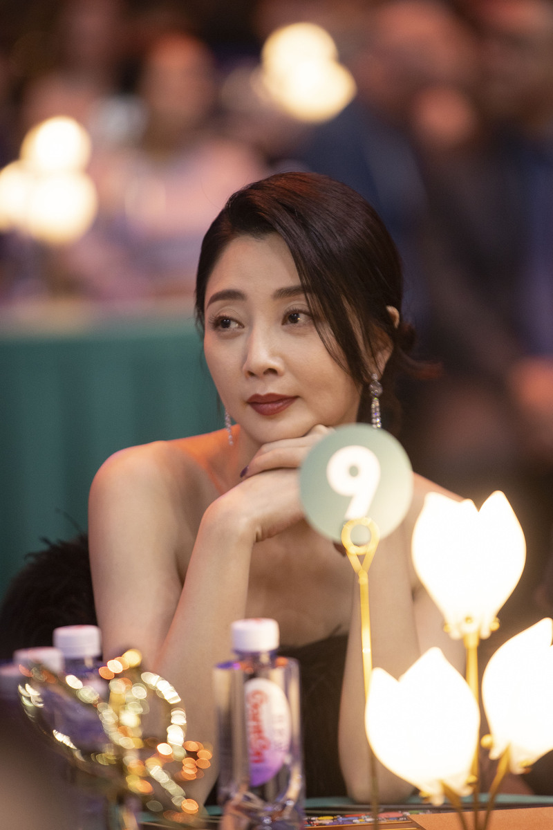 TV dramas such as "In the World" and "The County Party Committee Courtyard" shine with magnolia, and Lei Jiayin proves her "big head" with her strength. Lei Jiayin | The female lead | In the world
