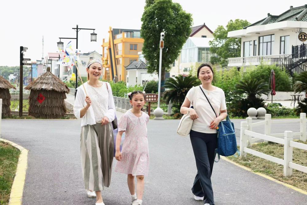 Surprisingly, the revenue is four or five times that of urban stores, and rural entrepreneurship brings surprises! He opened the coffee shop in the rice fields in the suburbs of Shanghai, where it was fragrant. Li Dongyi | Coffee | Cafe