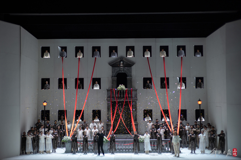 Behind the scenes of the premiere of the opera masterpiece "Ron Green", the wedding march is sung at the Shanghai Grand Theatre