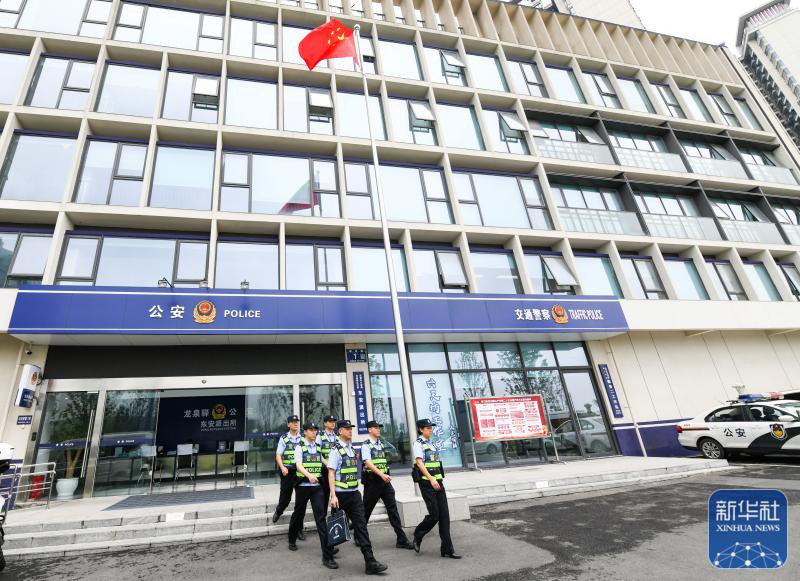 Xinhua All Media+"Iron Lady" guarding the main venue of the Chengdu Universiade | Anhu | Iron Lady