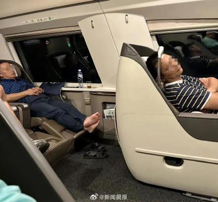 Train conductor dismissed, Guangzhou Railway Group responded to employees occupying high-speed railway business seats: 2 people paid train tickets to Guangzhou Railway Group | Zhang Moumou | Business