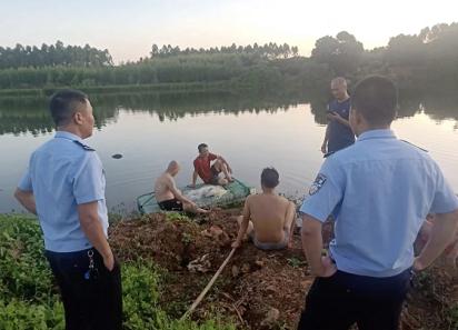 He said... he was exhausted to the point of shock and saved four people from drowning in just over 10 minutes | the crowd | shock