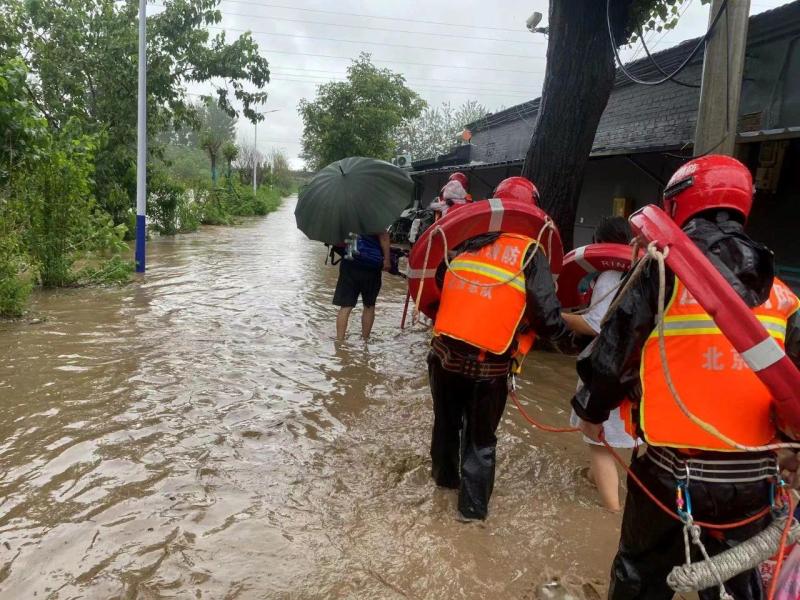Beijing has transferred over 50000 people and more than 2000 armed police officers and soldiers for emergency rescue and heavy rainfall rescue. Latest situation - Road | Detachment | Officers and soldiers