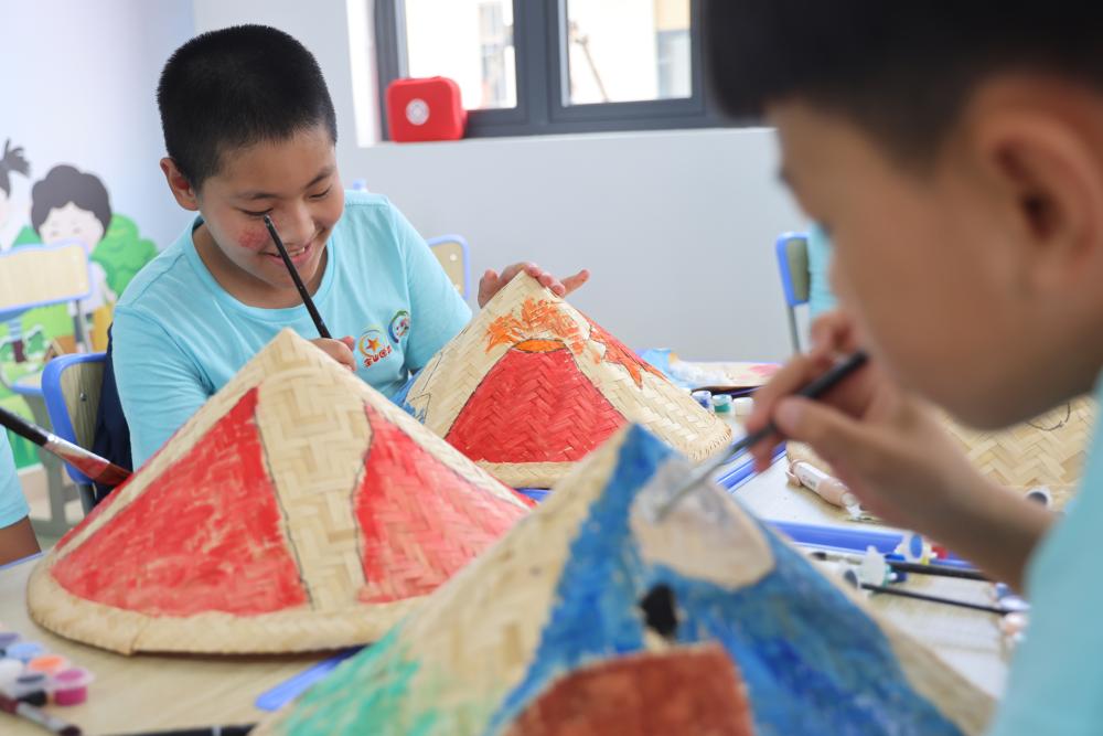 Jinshan's first new business format and new employment group's children's love summer daycare class is popular, exploring rice fields in rural areas | business format | employment
