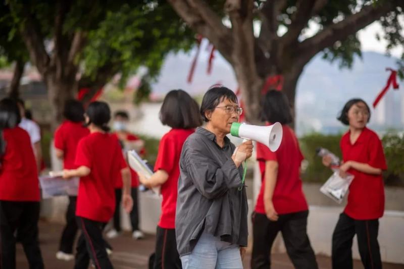 This time it's making people cry again... The story of Zhang Guimei, who has been sent to take exams for 13 consecutive years as a parent | child | Zhang Guimei