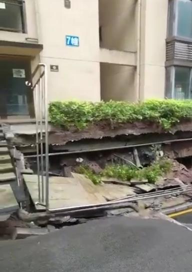 Chongqing Wanzhou reports a settlement incident in a residential area: dangerous situation caused by continuous heavy rainfall | Jiangnan | residential area report