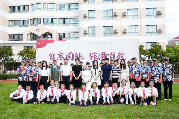 Changhai Road Subdistrict held a "September 18" commemoration event, where retired veterans and primary school students recalled history