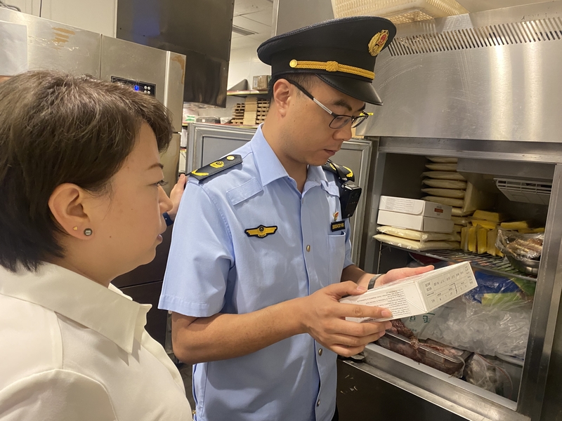 Multiple areas in Shanghai have suddenly inspected supermarkets and Japanese restaurants, and ten regions in Japan have also banned food. China has suspended the import of Japanese aquatic products for dining and food