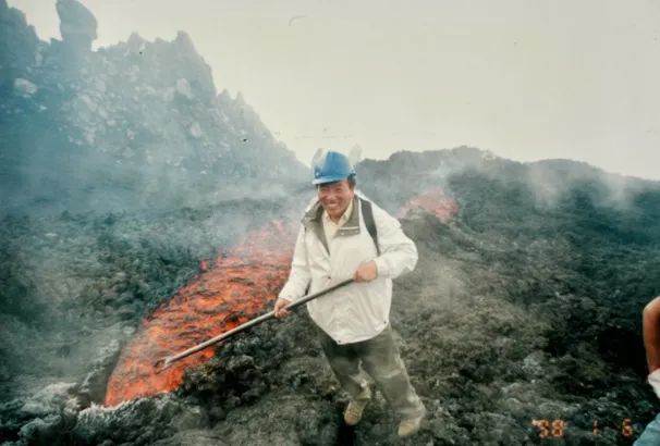 Fire out of the circle! 82 year old academician with nearly 370000 Bilibili fans Liu Jiaqi | Volcano | Bilibili