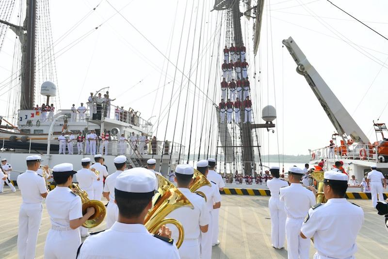 The Peruvian Navy's "United" Sailing Training Ship Visits Shanghai for the First Time