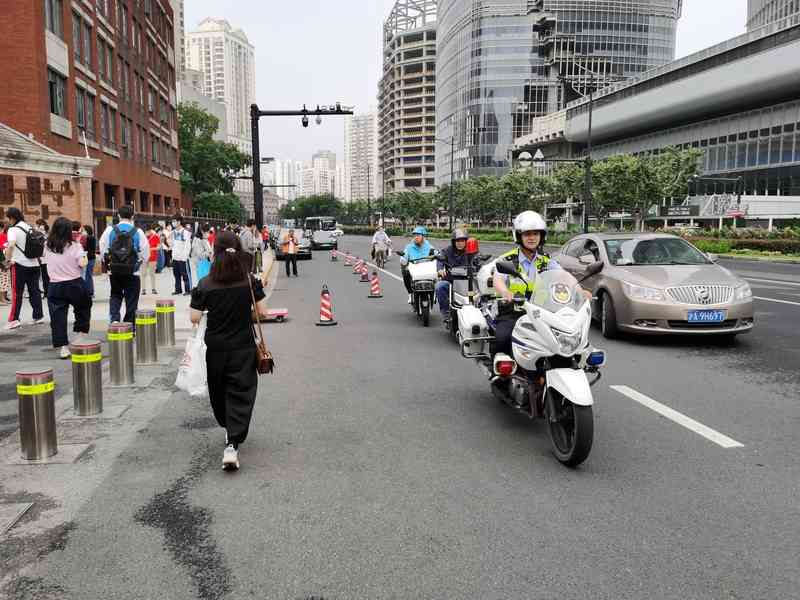 Urgently apply for certification for "Madaha"... Shanghai Public Security fully escorts the college entrance examination and adds temporary parking spaces for vehicles | Candidate | Madaha