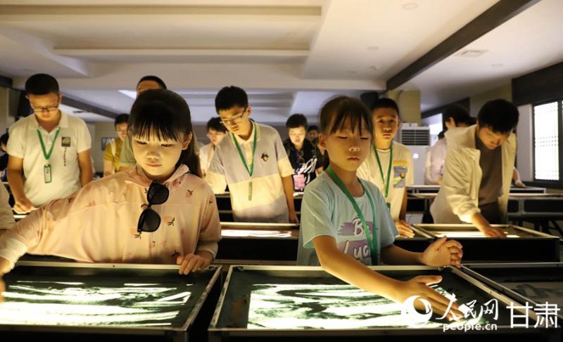 Using Sand as Ink to Flow Dunhuang Art in Finger Culture | Dunhuang | Art