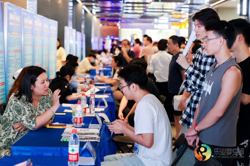 Multi party job planning provides nearly a thousand positions! Yangpu Explores Launching the "Eight Major Campaign" to Promote Youth Employment for Graduates | Action | Yangpu