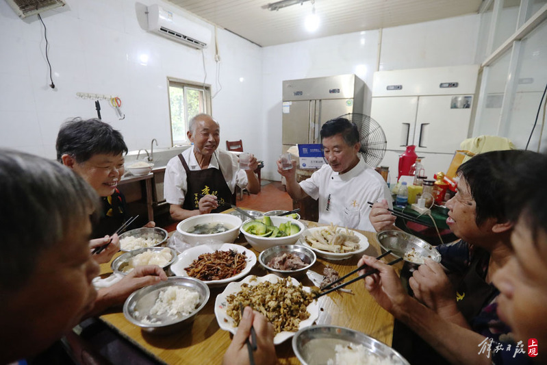 The inheritor of San Fu Tian, who is nearly seventy years old, has become embroiled in the battle with lamb, from "rotten lamb" to "hot lamb"