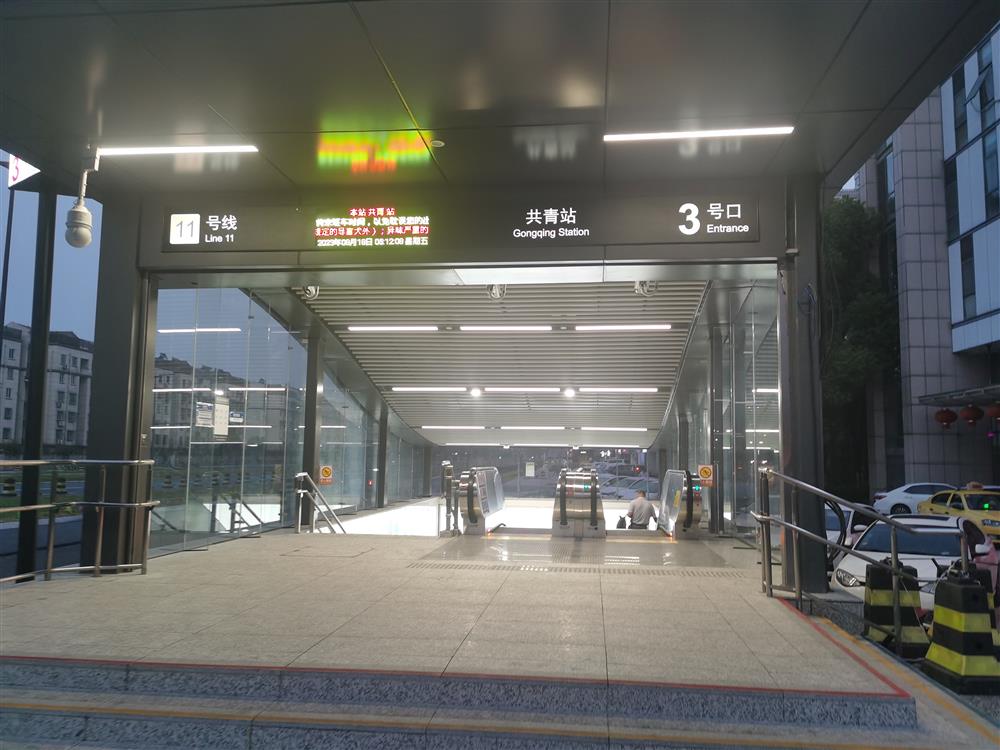 乘客还挺多,大清早和深夜的加班大站快车,苏州到上海的跨省地铁昆山|快车|加班