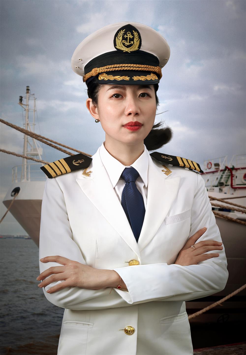 Presenting the loneliness and romance of life at sea through short videos, China's first female captain to cross the Arctic Ocean boarded the trending bridge | Navigation | Life