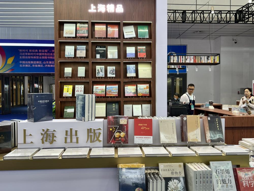 The Shanghai delegation made an appearance at the National Book Trading Expo, featuring books, exhibitions, and coffee socialism | exhibition area | books