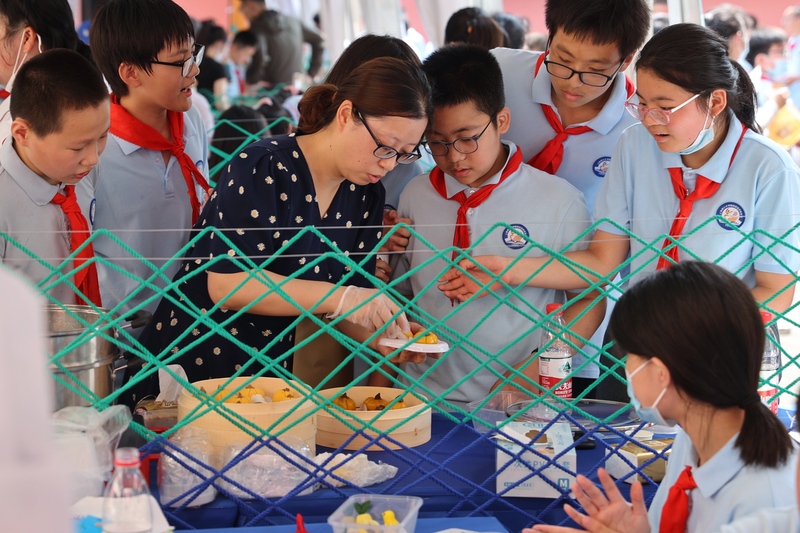Yangpu District cultivates a "big classroom" for on campus and off campus labor education, allowing labor education to take root in education | labor | labor education