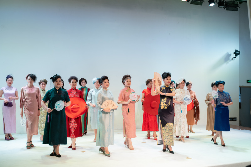 爱丁堡艺术节的阿姨们看不出快退休,飞赴英伦秀中国旗袍,时尚姐姐替代洋模特旗袍|女性|中国