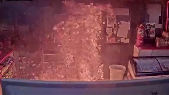 An American man set fire to a trash can and had a disagreement with gas station staff. Employee | Gas Station | United States