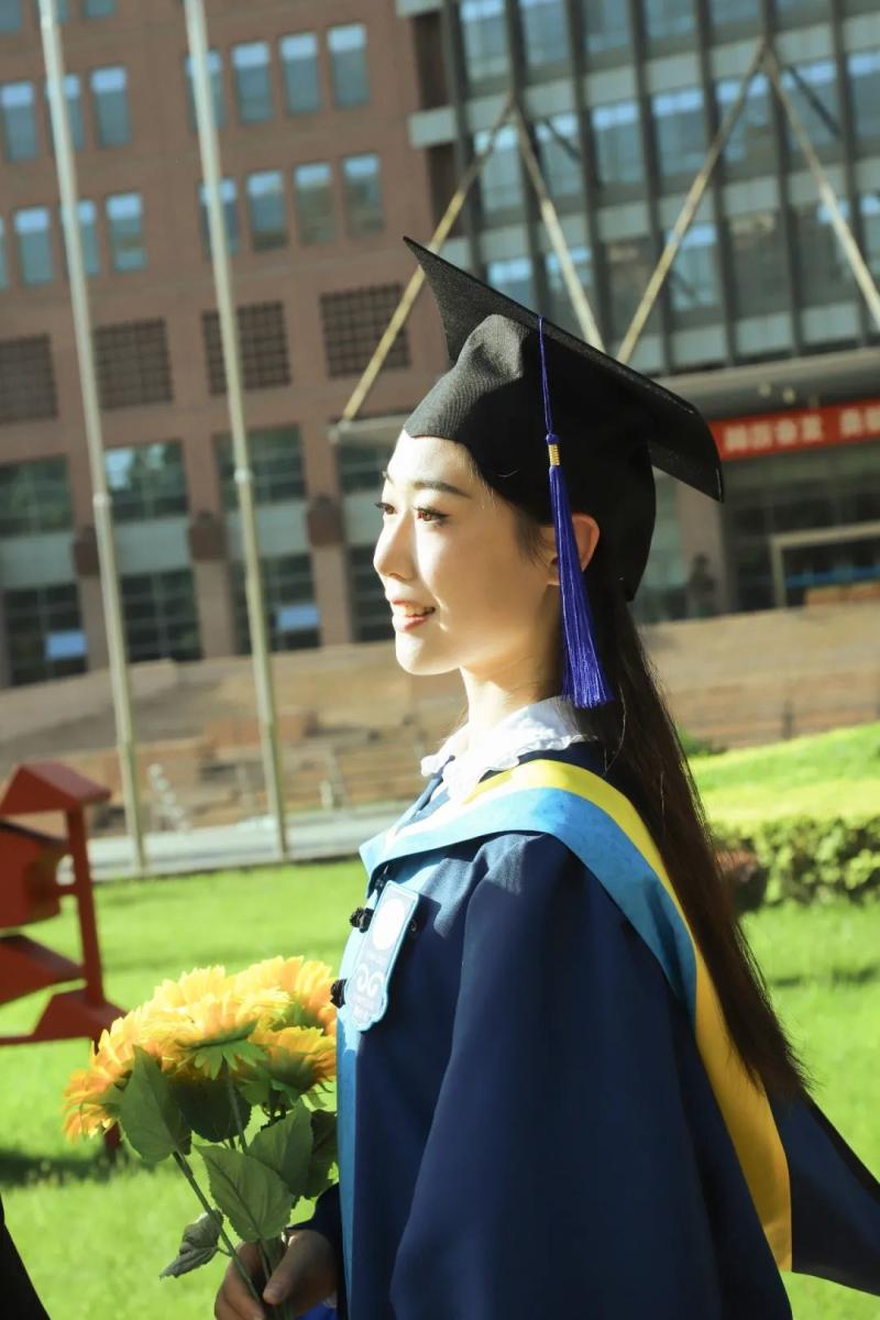 Netizens are looking for links online, which is enviable! Universities give graduates exclusive degree uniforms and graduation rings | gifts | graduation