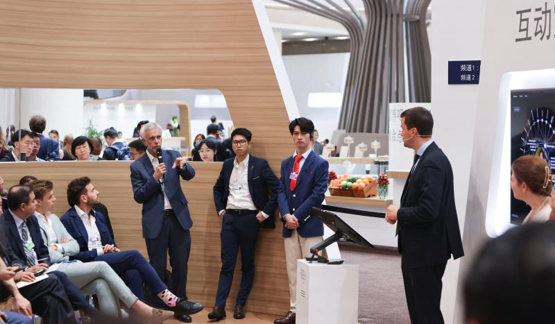 Xinhua All Media+Summer Davos Forum: Guests Exchange and Communication to Promote Cooperation Attendees | Nature | Forum