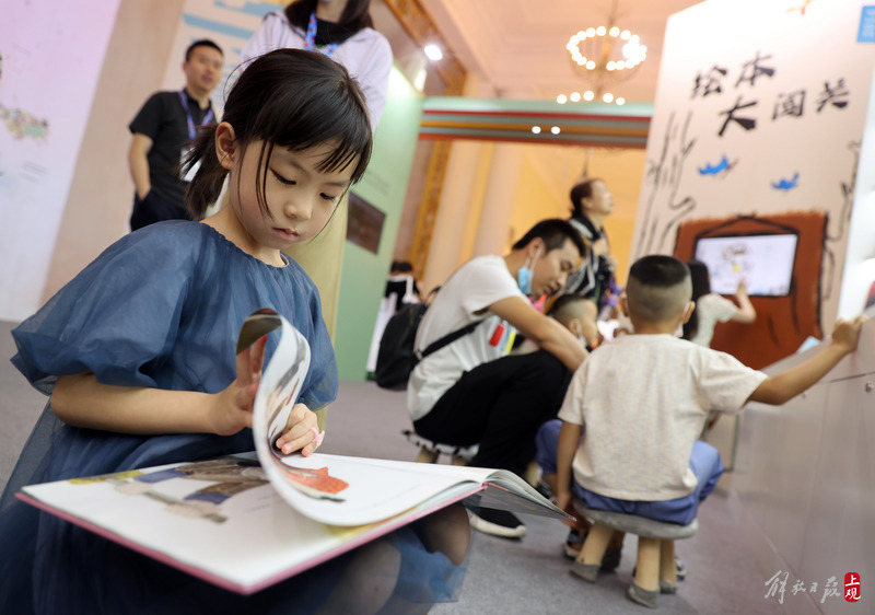 Experience the Most Beautiful Bookshelf... Encounter the Book Fragrance at Chen Bochui Children's Bookstore, Experience AI Intelligent Painting | Creativity | Bookshelf