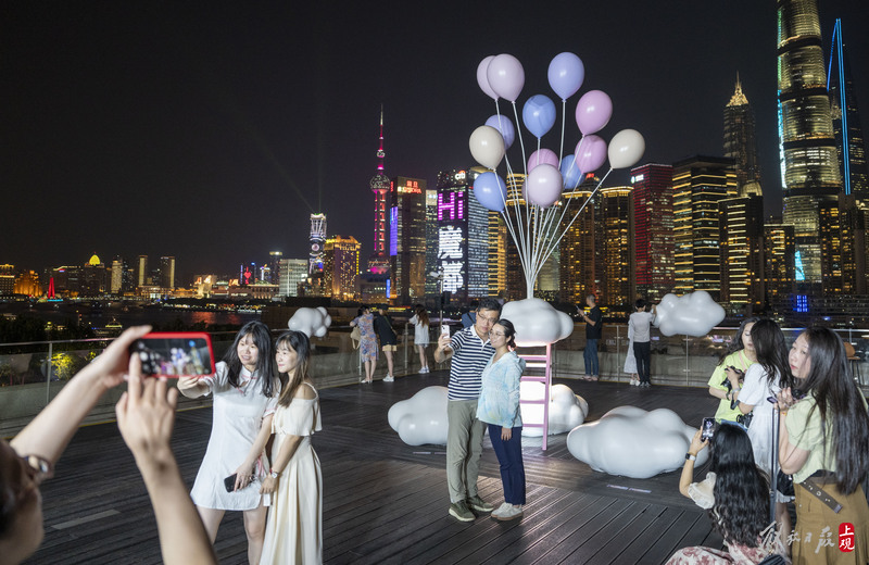 Press this Qixi exclusive romance, and climb onto the Bund Terrace with Lujiazui as the background. The Bund Terrace | Romantic Qixi