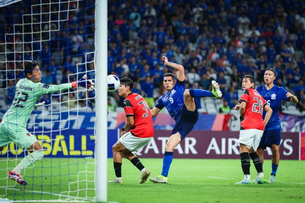 Can Shanghai Port continue its winning streak in the Chinese Super League today? Is there a Shanghai derby in the AFC Champions League? Shenhua takes the lead