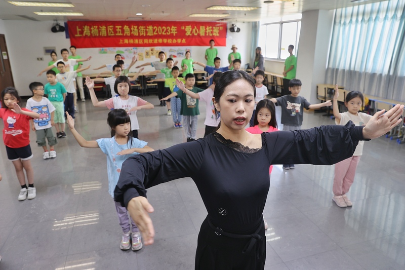 Red Study Tour, Learning Modern Dance Steps, Watching Summer Movies... More than Half of the Holiday, Not Less Exciting for Primary and Secondary School Students | Shanghai | Movies