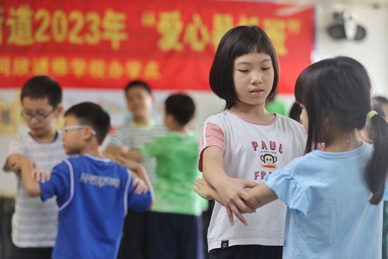 Red Study Tour, Learning Modern Dance Steps, Watching Summer Movies... More than Half of the Holiday, Not Less Exciting for Primary and Secondary School Students | Shanghai | Movies
