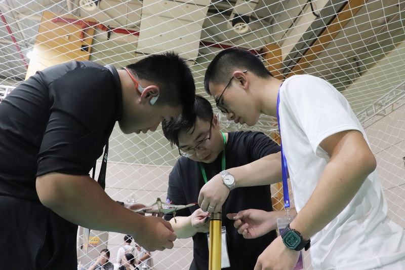 Aerial fighting competition, mecha master obstacle crossing maze competition... More than 1700 young players compete in drone skill creativity | Individual | Maze