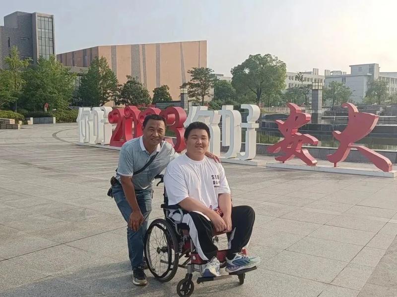 They will all enter their favorite universities, from "Salute Doll" to "Wheelchair Boy" with cerebral palsy | Peking University | Wheelchair