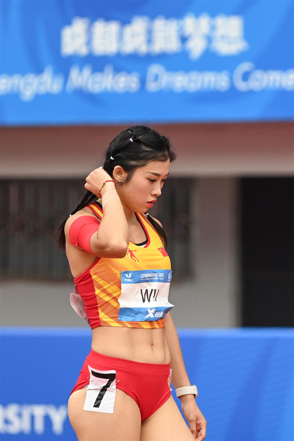 Is Wu Yanni, the goddess of athletics, more popular online than the world champion?! Has the Chinese sports industry become the "king of traffic" woman | Wu Yanni | Popularity