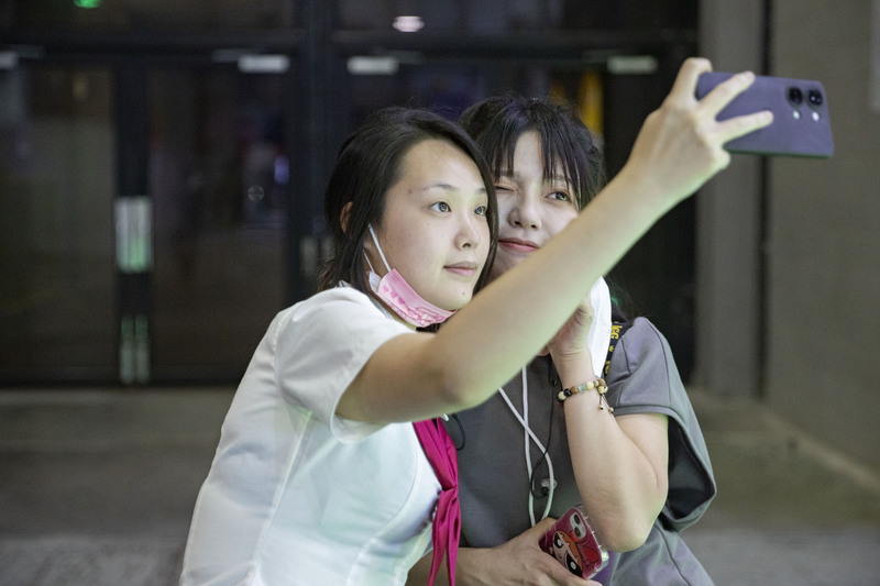 Someone came specifically to ask for her signature, and on Chinajoy, they ran into a beautiful doctor named Zhang Xinyu who was rescuing people. | Card | Saving People