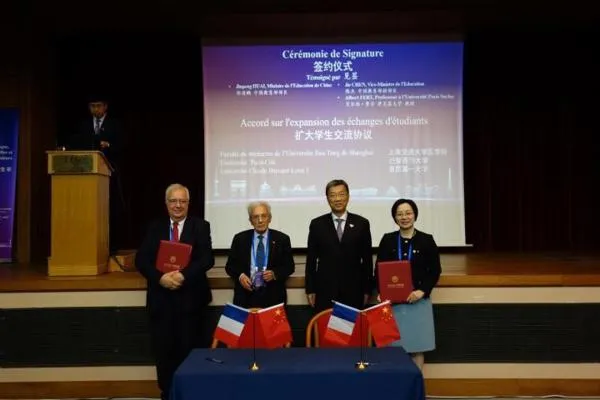 The number of French medical students admitted may more than double in the next three years: Jiaotong University School of Medicine signs an exchange agreement in France