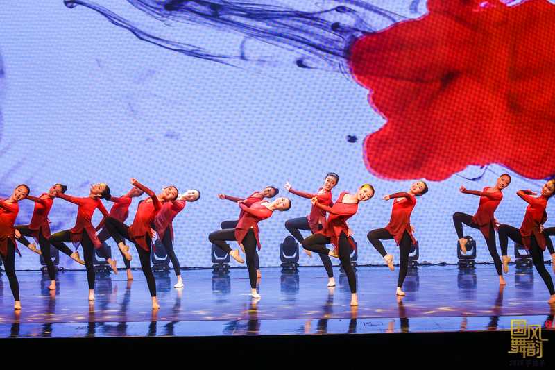 用舞蹈艺术展现青春靓丽风采,34支舞蹈作品汇聚“国风舞韵”美育传播展示精气神。“这支|表演|舞蹈