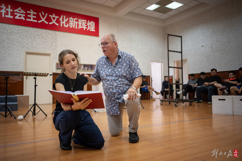 Behind the scenes of the premiere of the opera masterpiece "Ron Green", the wedding march is sung at the Shanghai Grand Theatre