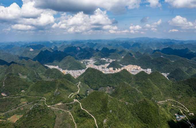 National Highway Journey from Snowy Mountains to the Sea | Modern Version of "Yu Gong Moves Mountains": The Battle of Life and Stones Left | Photo | Life